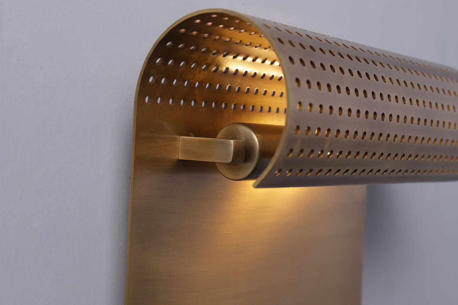 Scroll-I Wall Sconce Brass - Zonesus