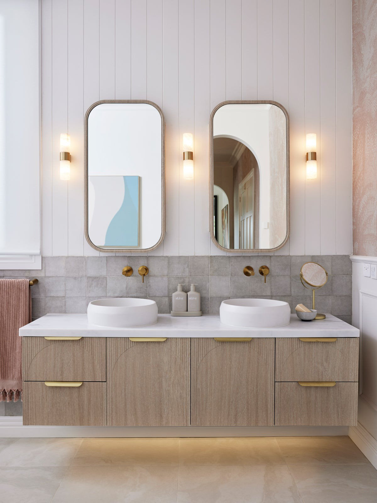 Conners Alabaster Wall Lamp - Zonesus