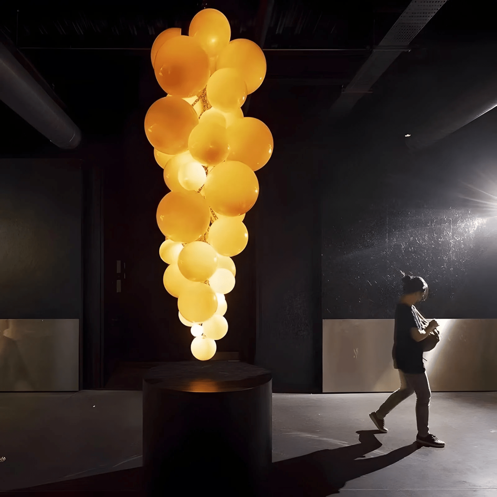 Velymo Grapetta Chandelier - Zonesus