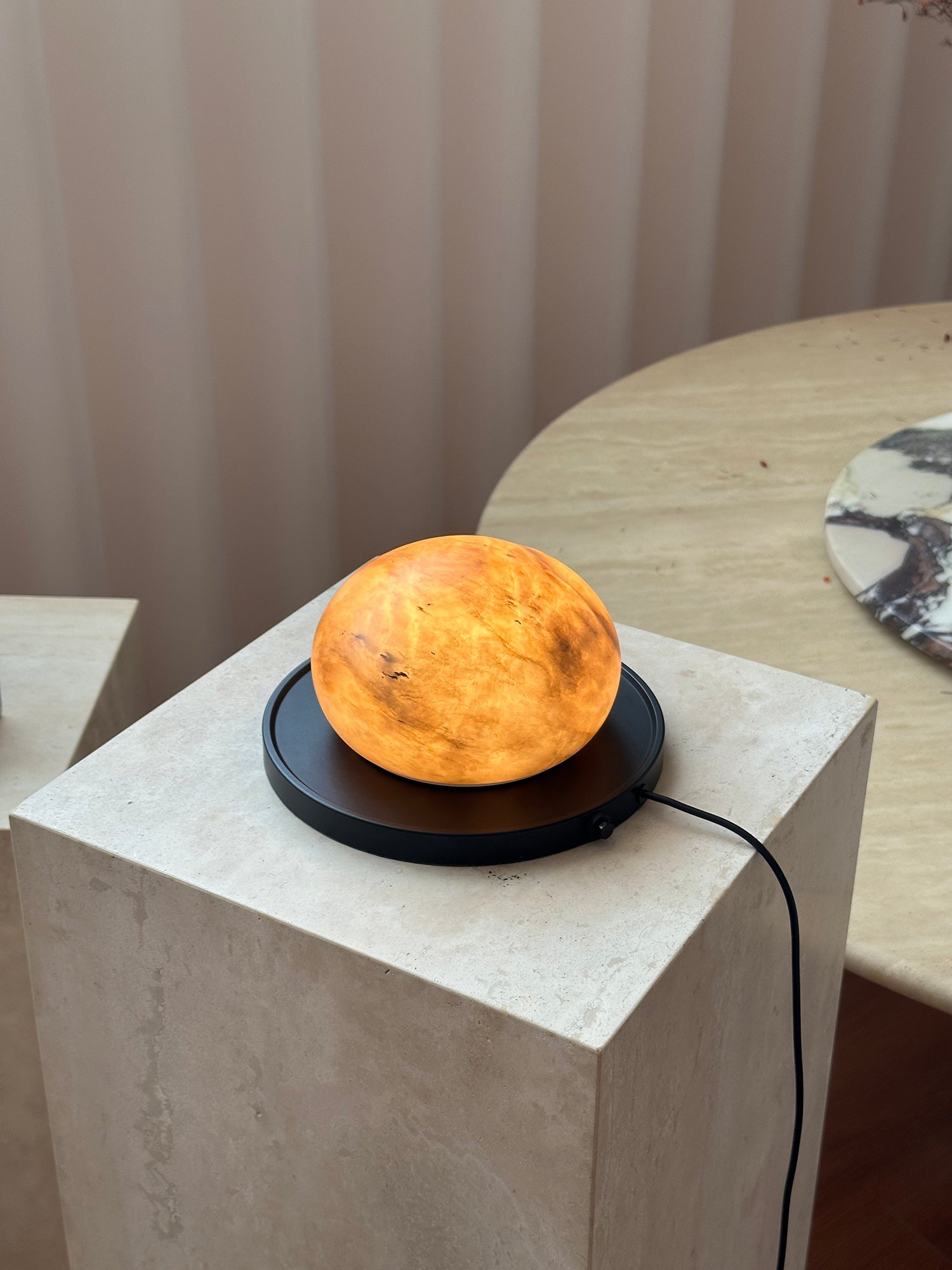 Bolita Alabaster Table Lamp - Zonesus