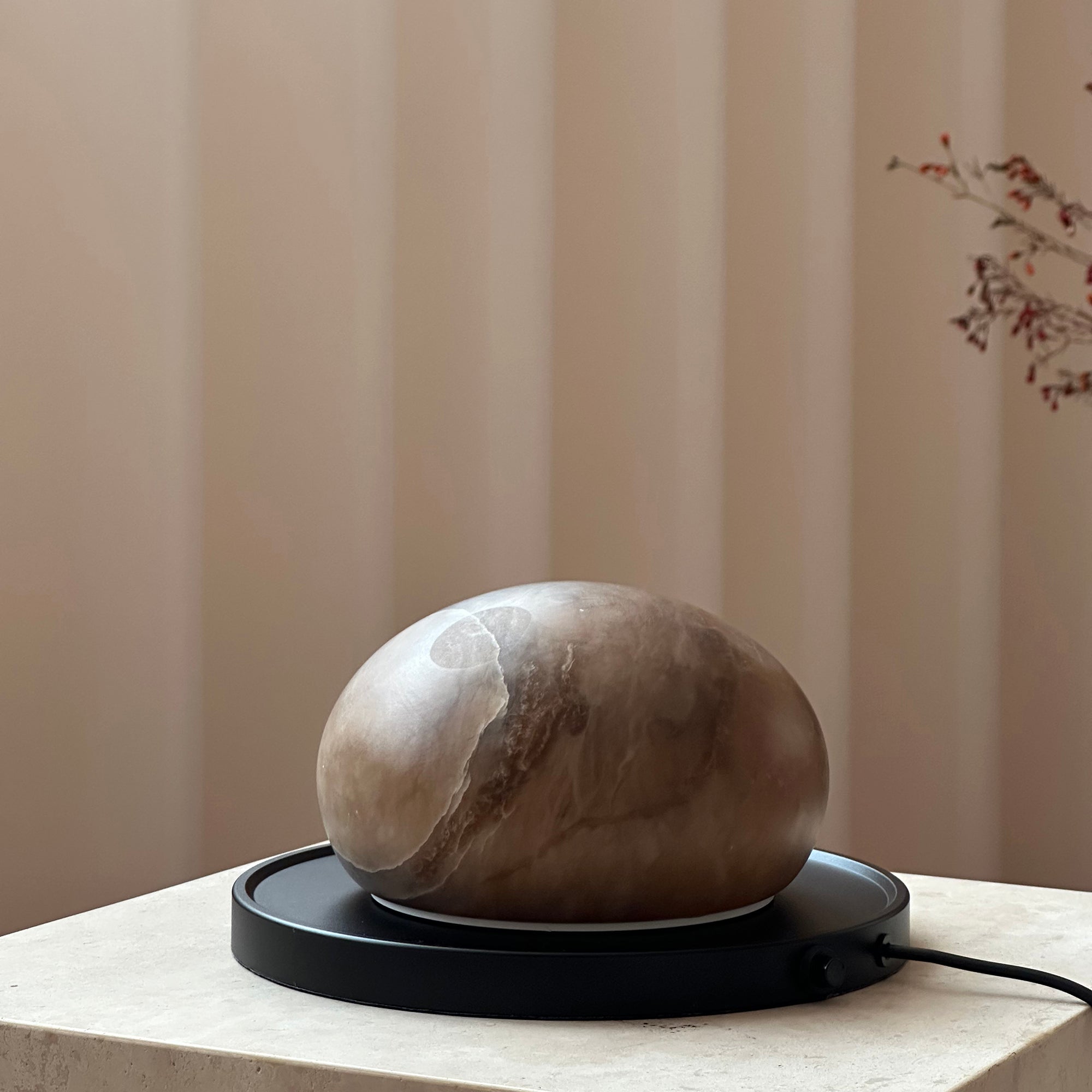 Bolita Alabaster Table Lamp - Zonesus