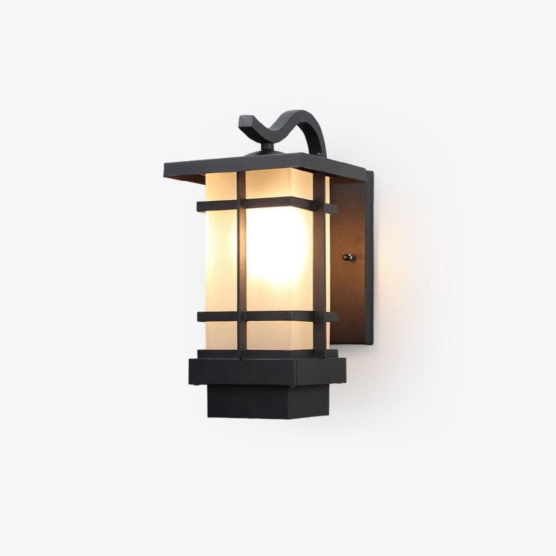 Heritage Glow Outdoor Wall Lamp