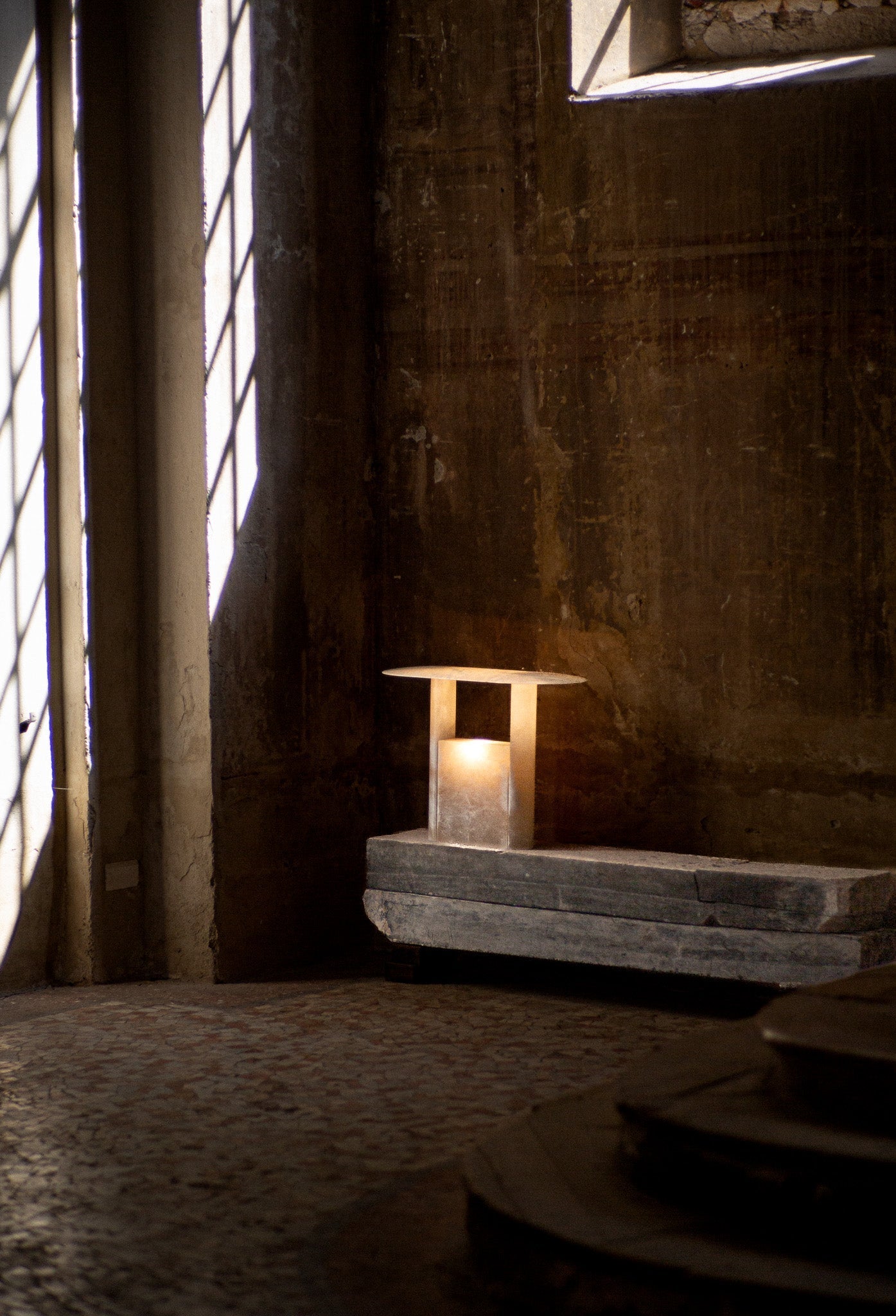 Pagoda Alabaster Table Lamp - Zonesus