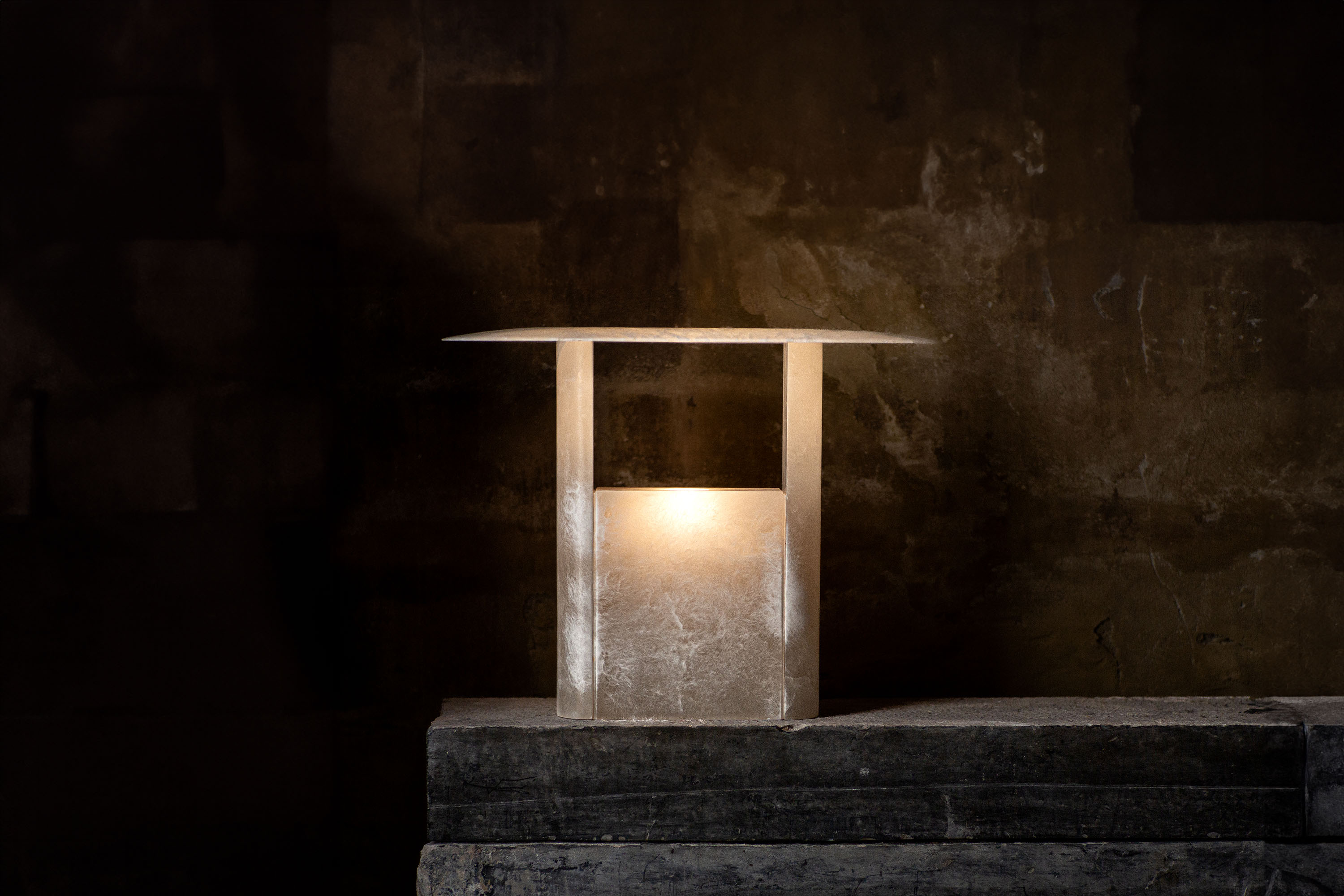 Pagoda Alabaster Table Lamp - Zonesus