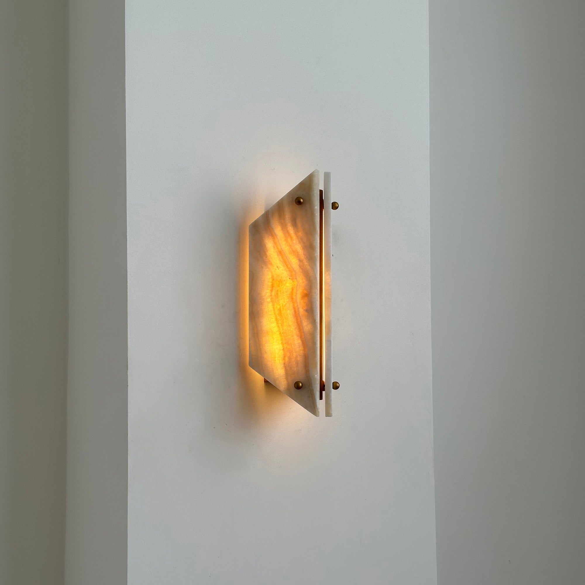 Vivien Alabaster Stone Wall Lamp - Zonesus