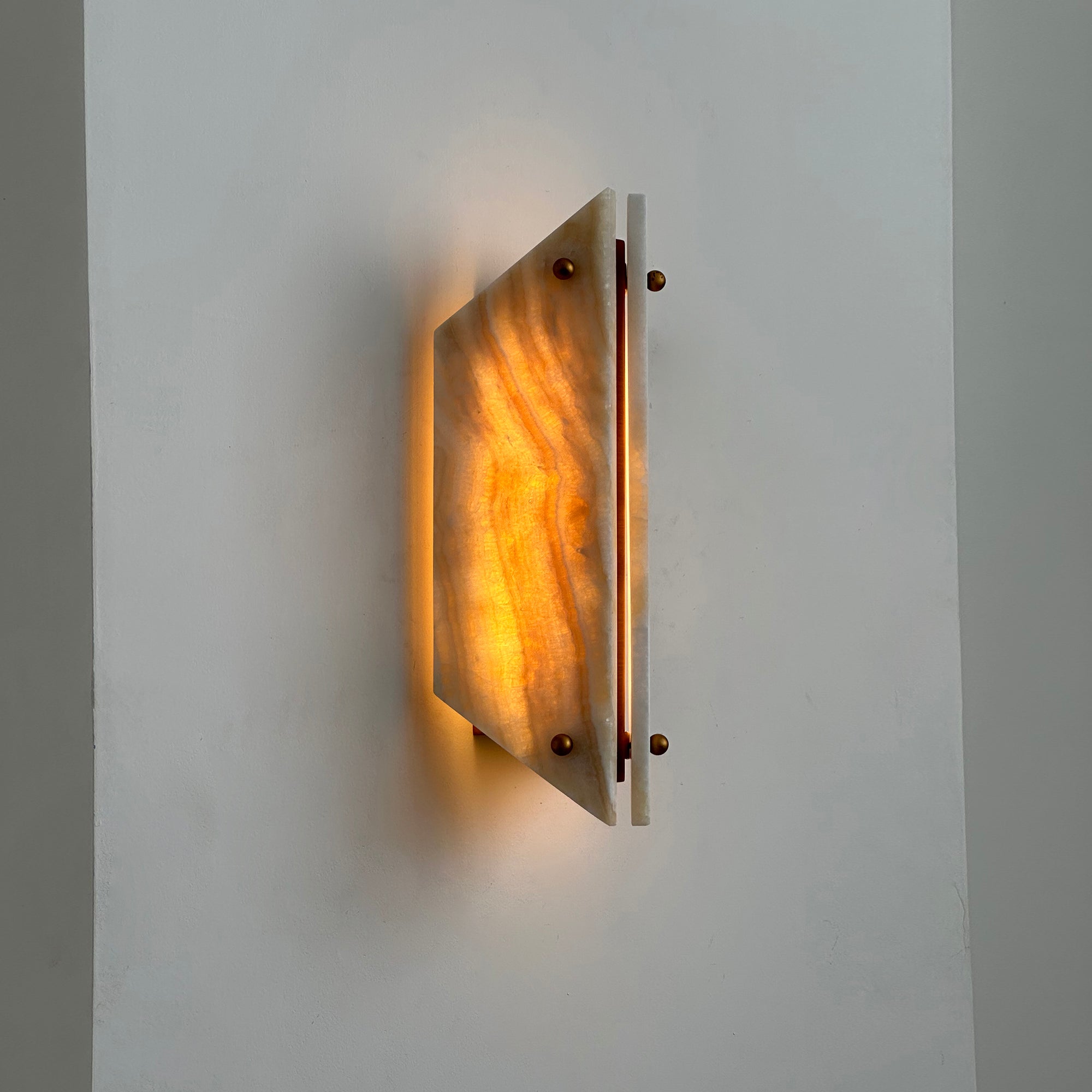 Vivien Alabaster Stone Wall Lamp - Zonesus