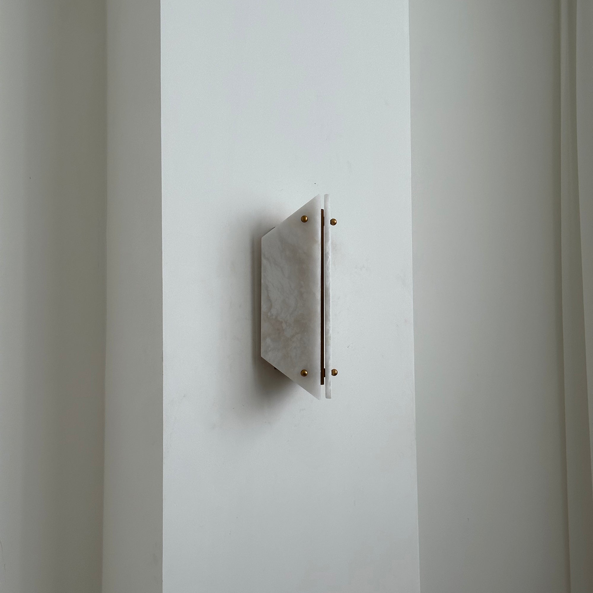 Vivien Alabaster Stone Wall Lamp - Zonesus