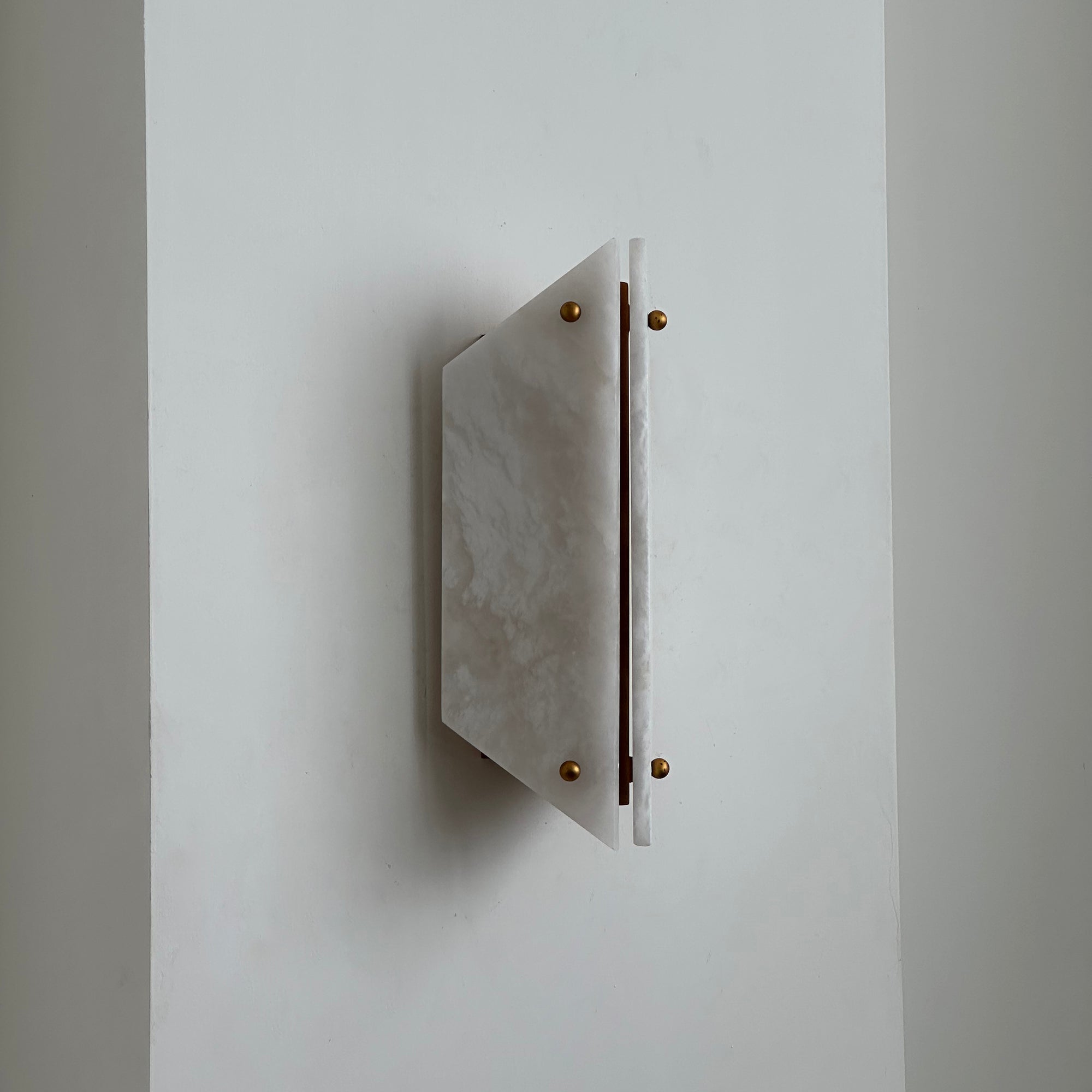 Vivien Alabaster Stone Wall Lamp - Zonesus