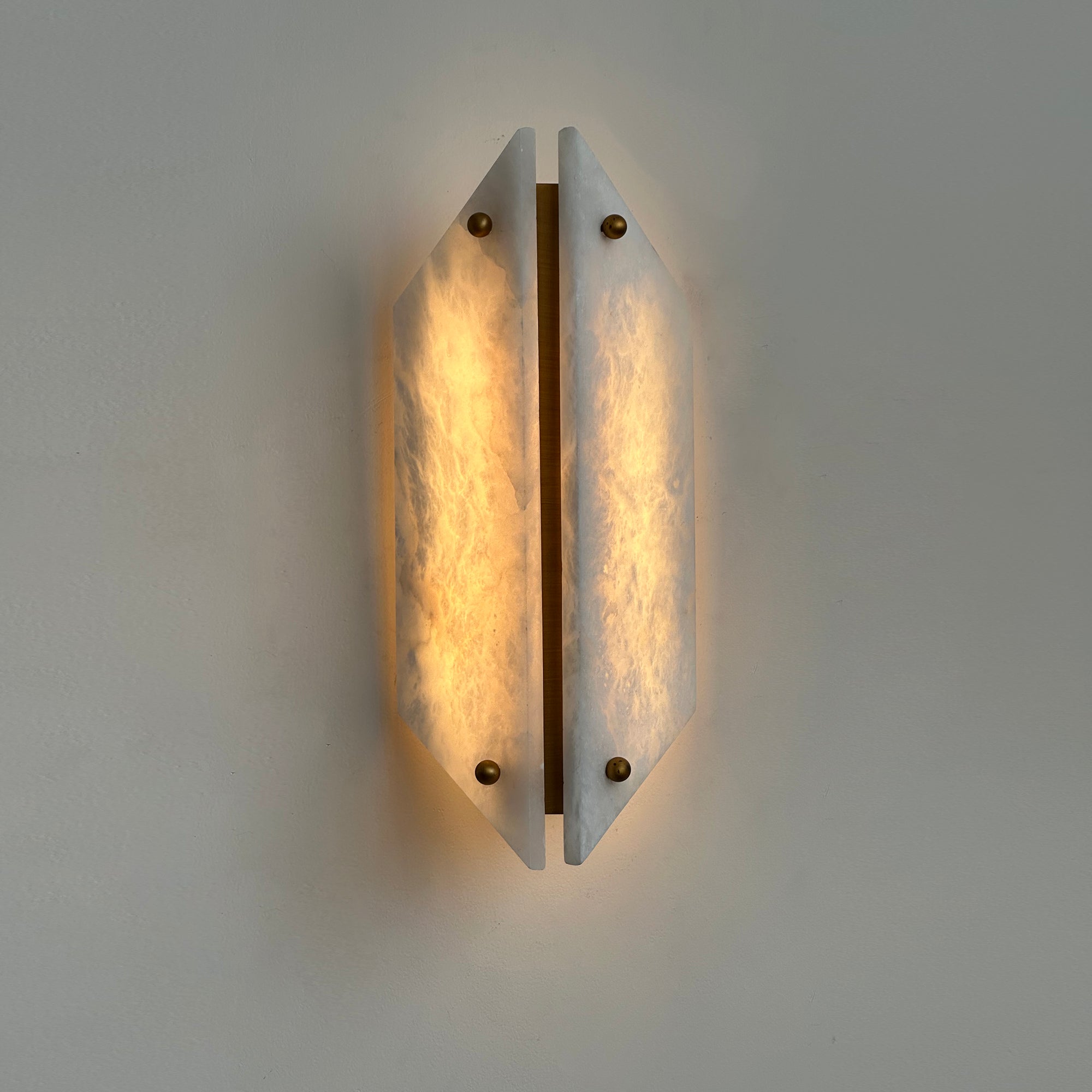 Vivien Alabaster Stone Wall Lamp - Zonesus