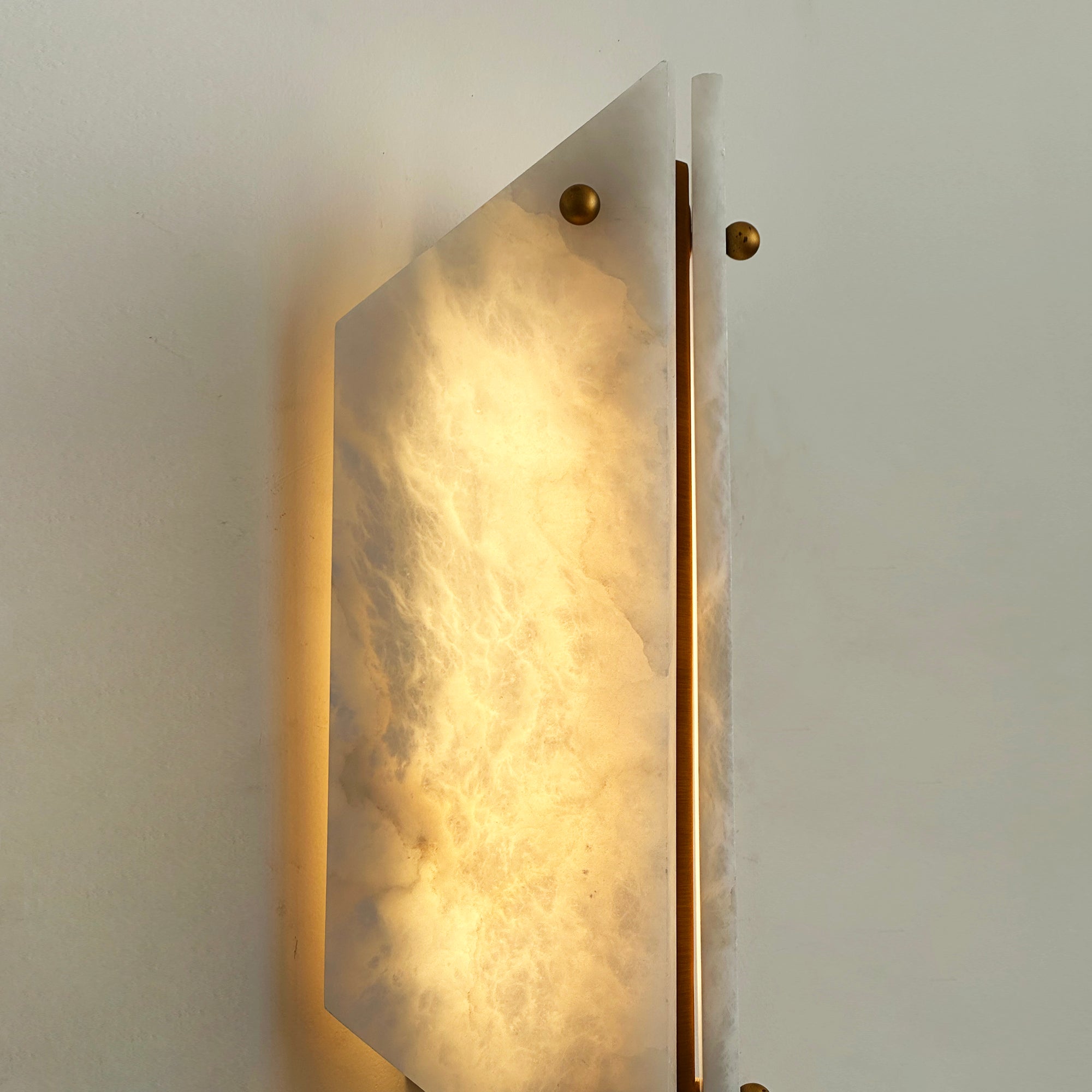 Vivien Alabaster Stone Wall Lamp - Zonesus