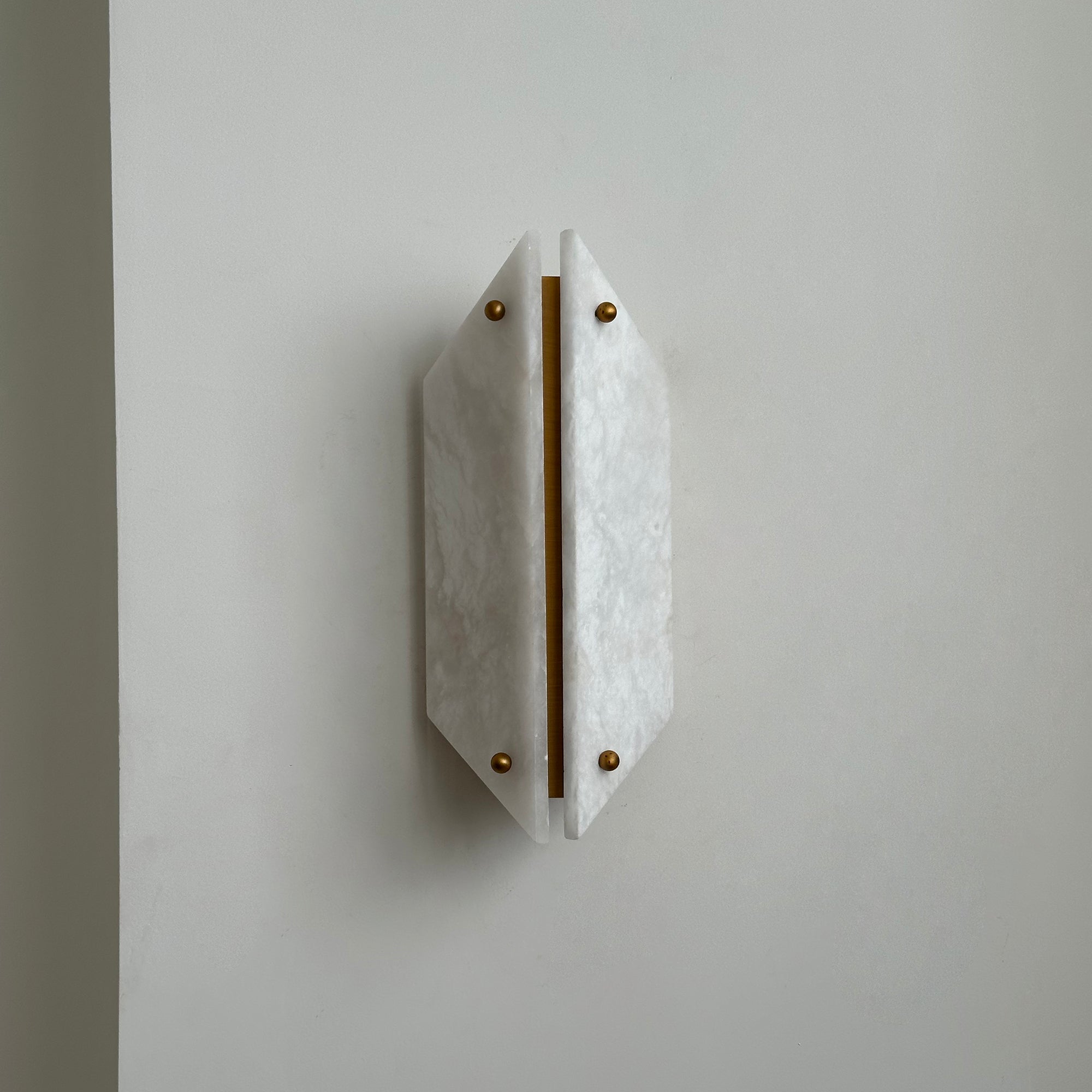 Vivien Alabaster Stone Wall Lamp - Zonesus