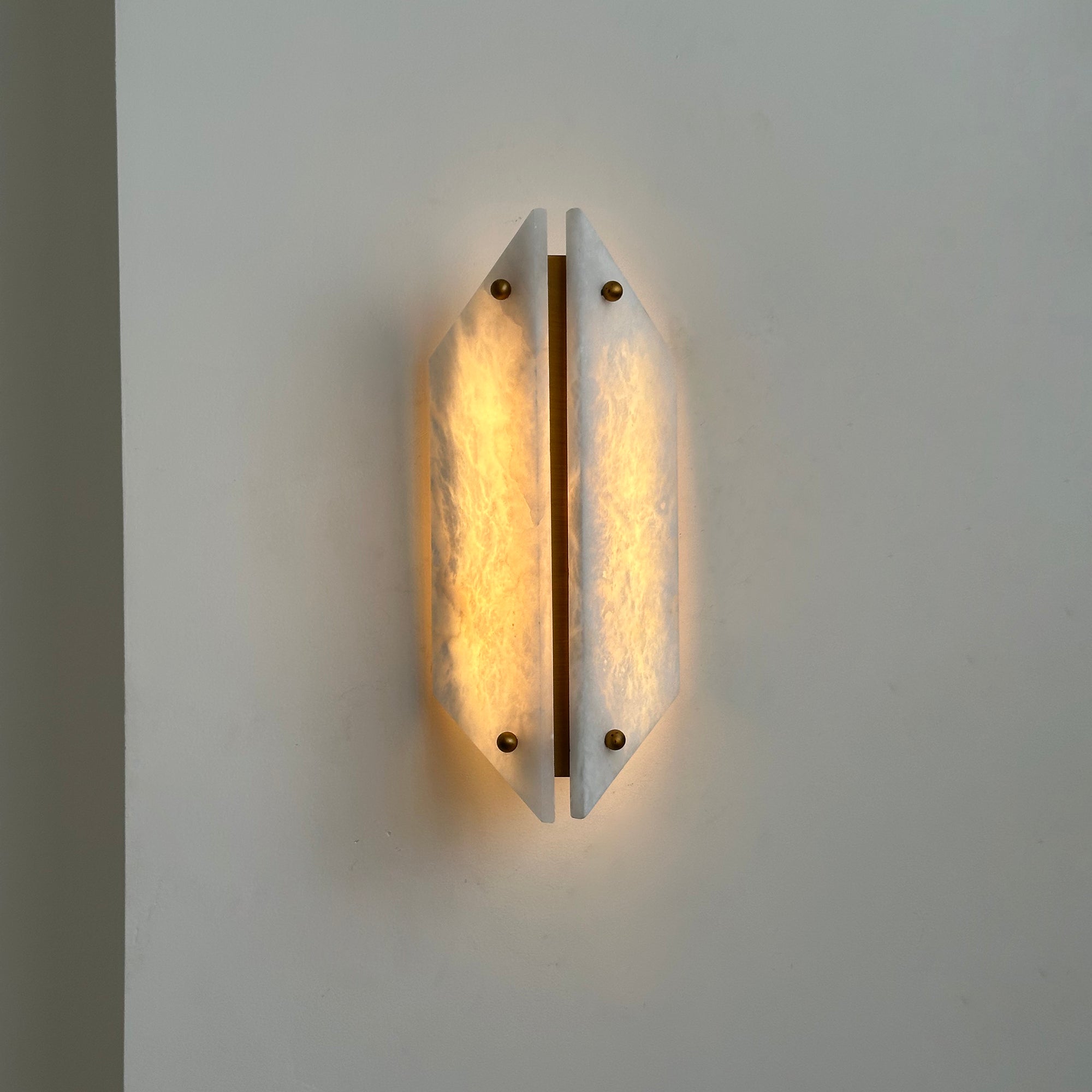 Vivien Alabaster Stone Wall Lamp - Zonesus