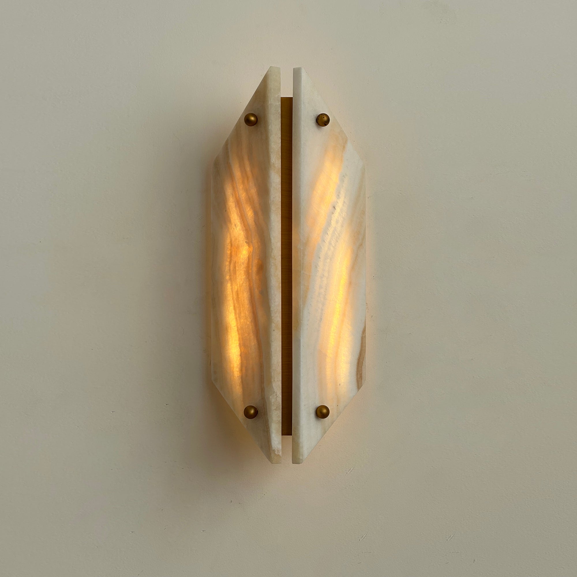 Vivien Alabaster Stone Wall Lamp - Zonesus