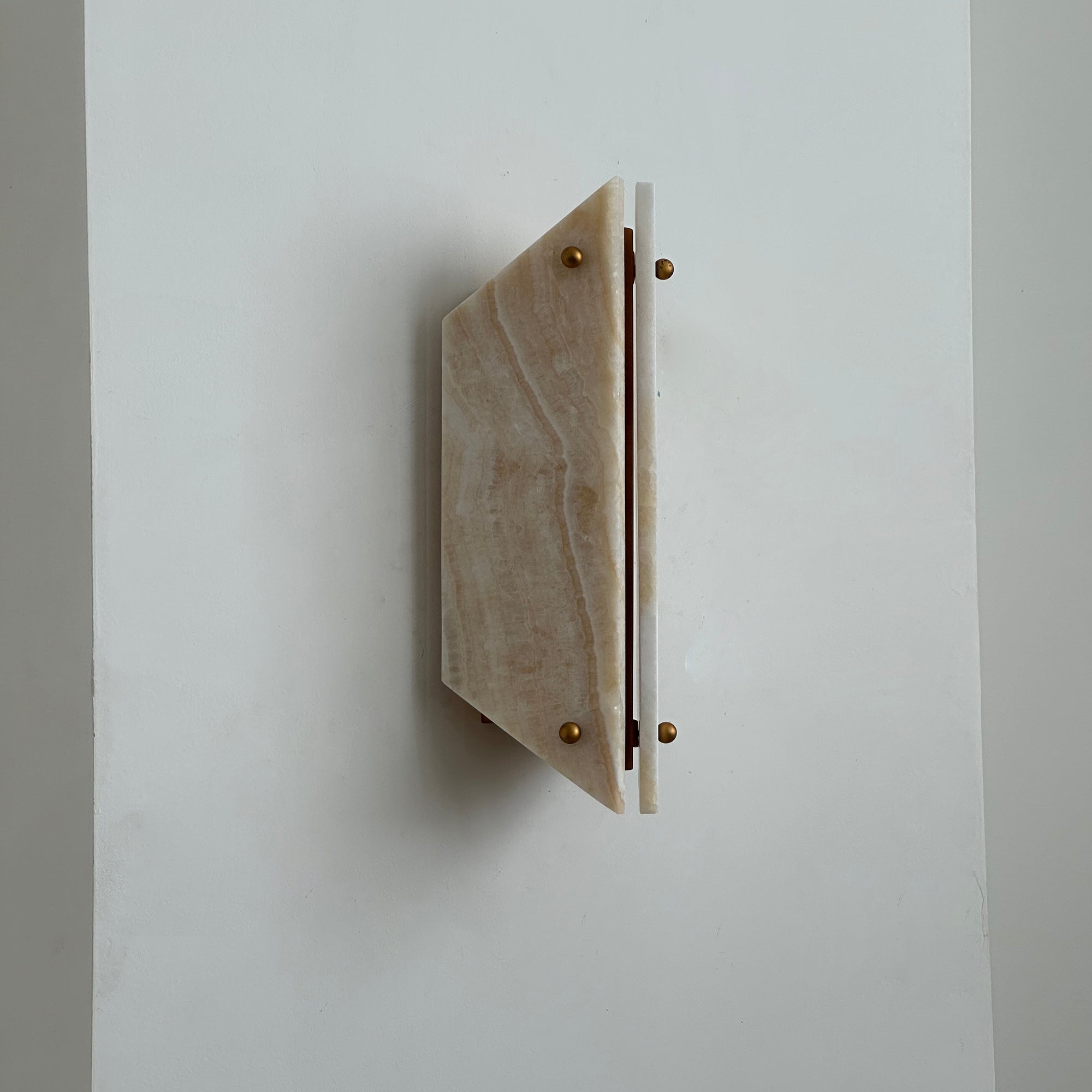 Vivien Alabaster Stone Wall Lamp - Zonesus