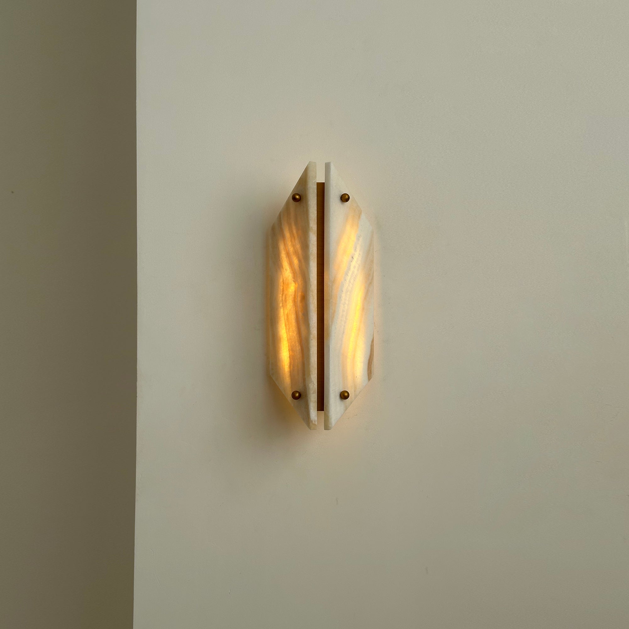 Vivien Alabaster Stone Wall Lamp - Zonesus