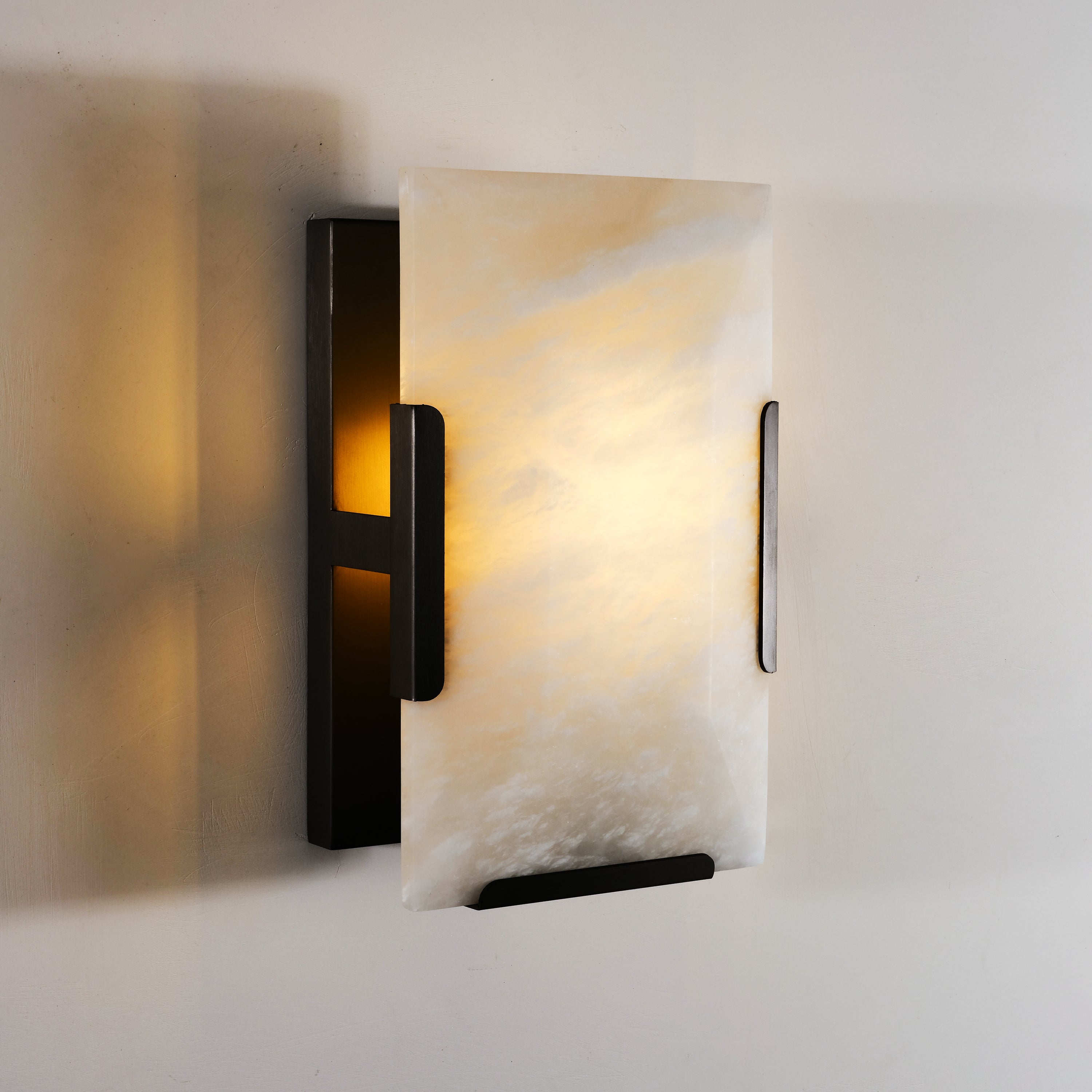 Harllow Calcite Single Wall Sconce 6“ - Zonesus