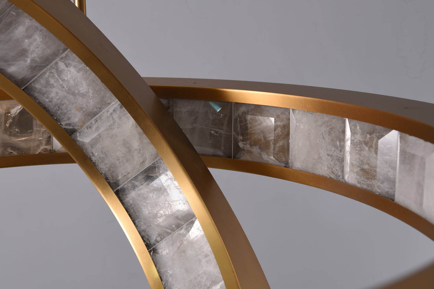 Rolantis -I Rock Crystal Pendant Brass - Zonesus