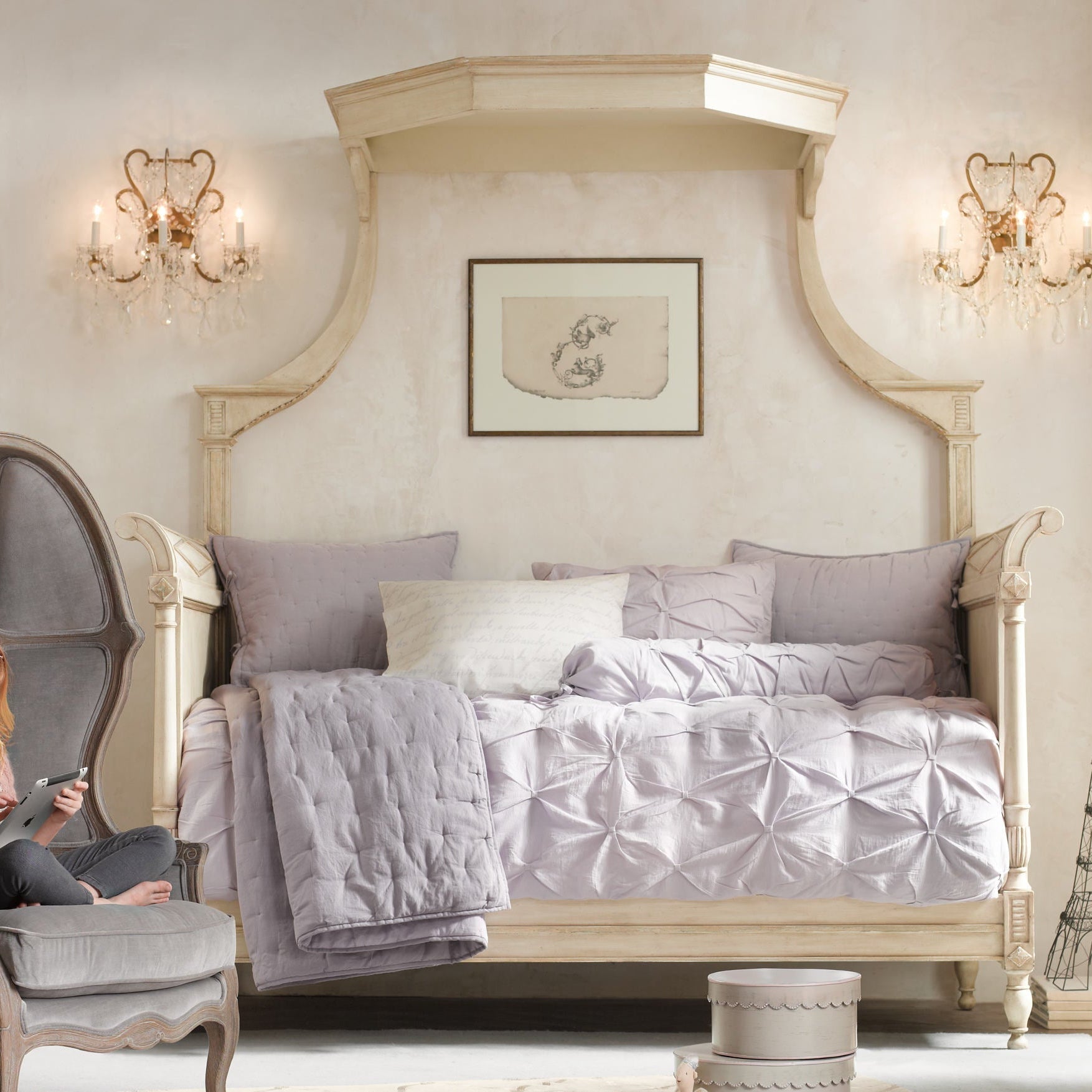 Manor Court Crystal 3-Arm Sconce - Zonesus